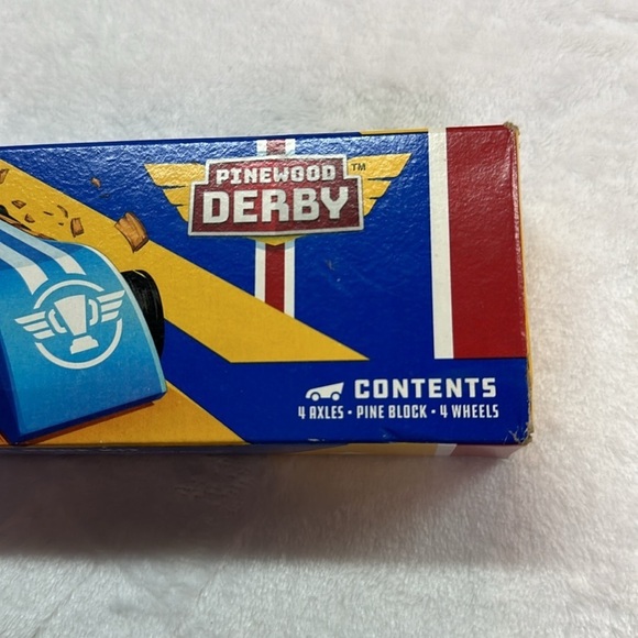 Pinewood Derby Grand Prix Official Race Kit: 4 Axles, Pine Block, 4 Wheels New - Picture 7 of 8